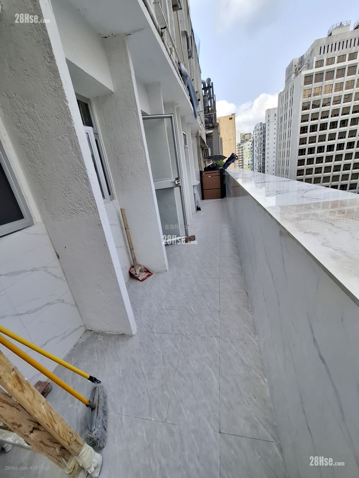 Far East Consortium Mongkok Building Sell 3 Bedrooms , 2 Bathrooms 448 ft²