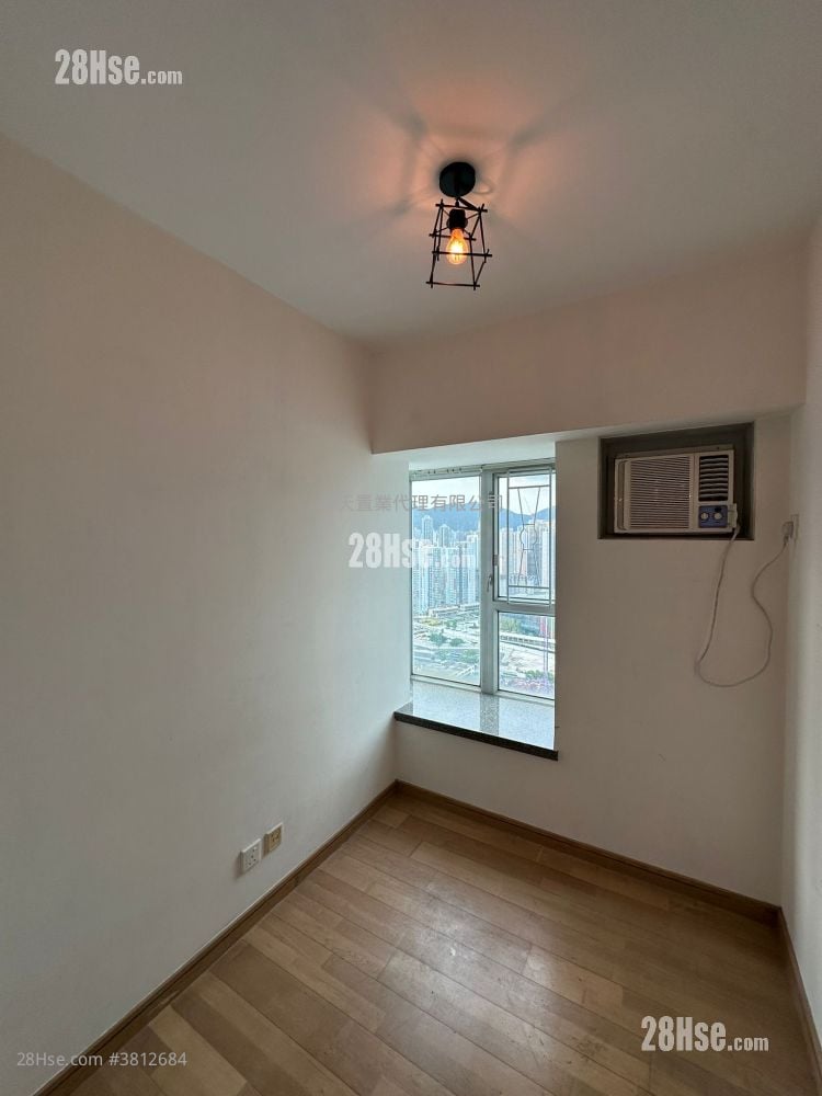 Grand Waterfront Rental 2 Bedrooms , 1 Bathroom 361 ft²