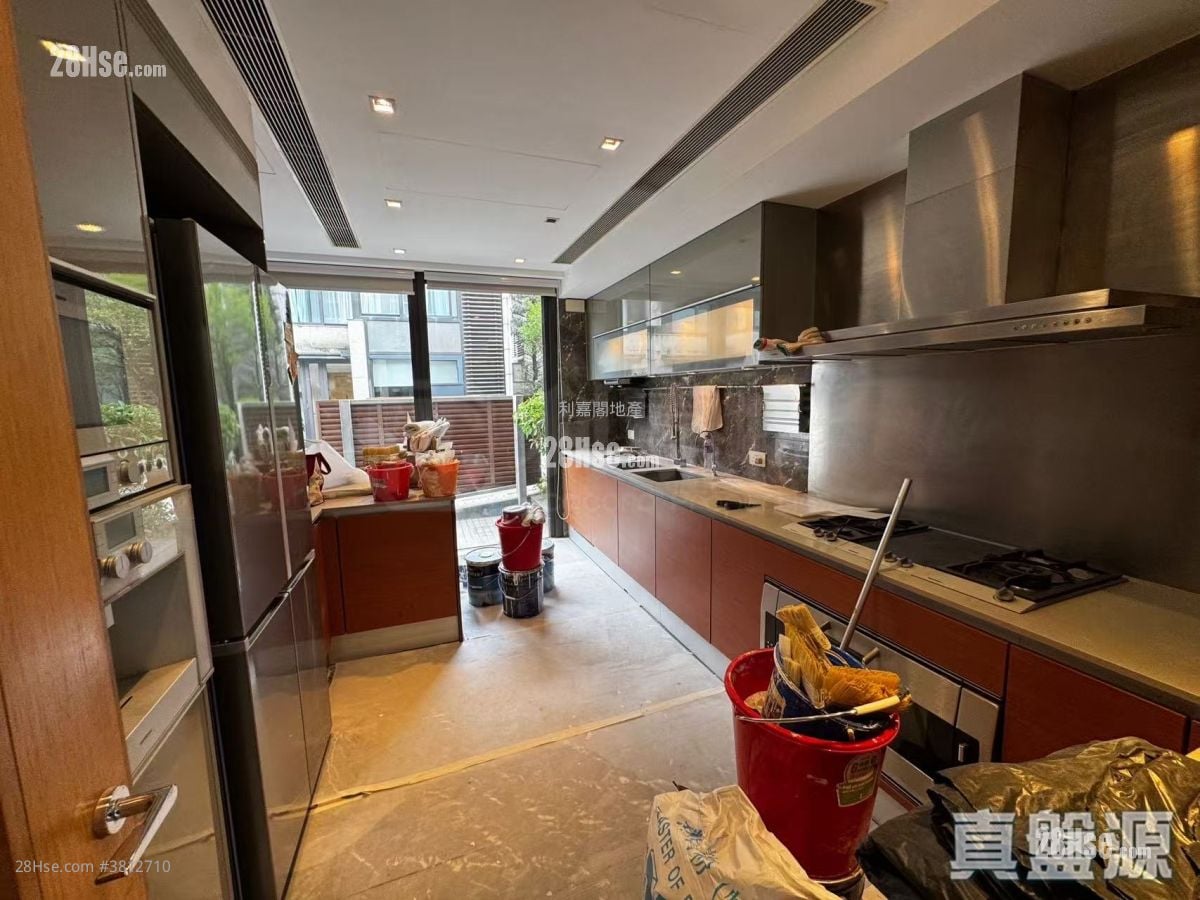 Avignon Sell 4 Bedrooms 2,586 ft²