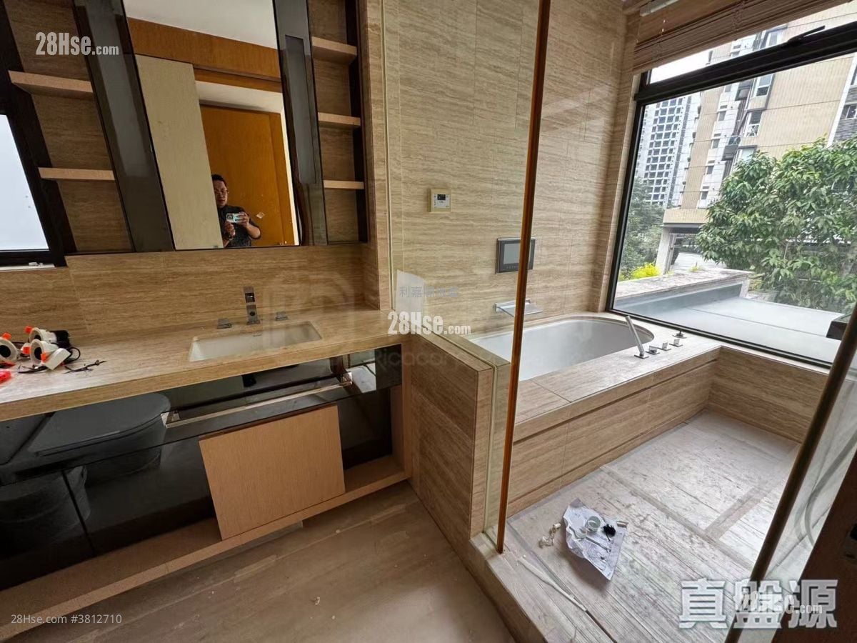 Avignon Sell 4 Bedrooms 2,586 ft²