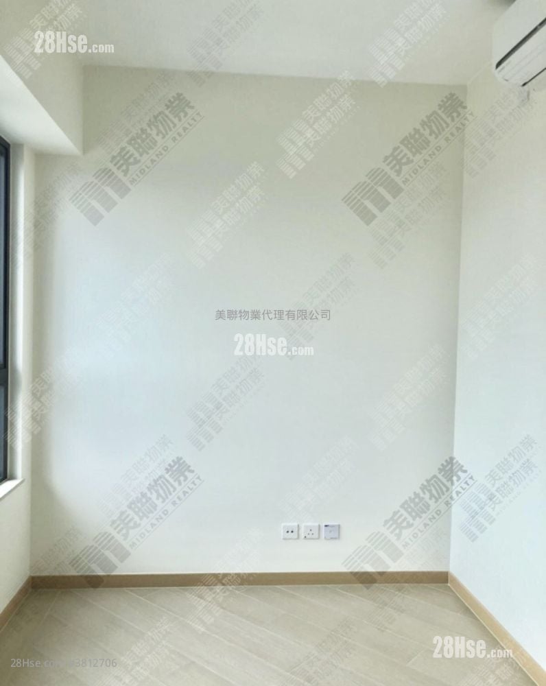 Commune Modern Sell 235 ft²