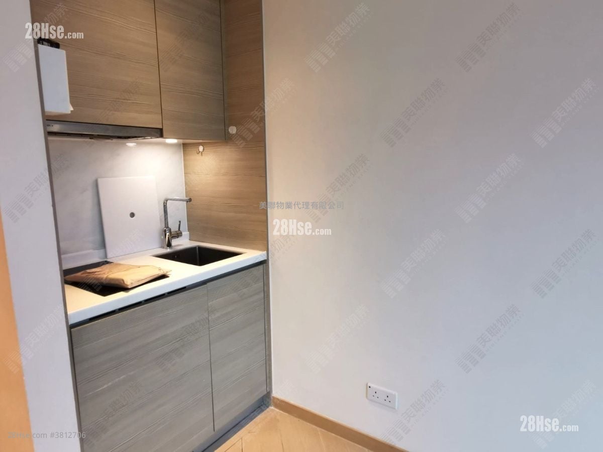 Commune Modern Sell 235 ft²