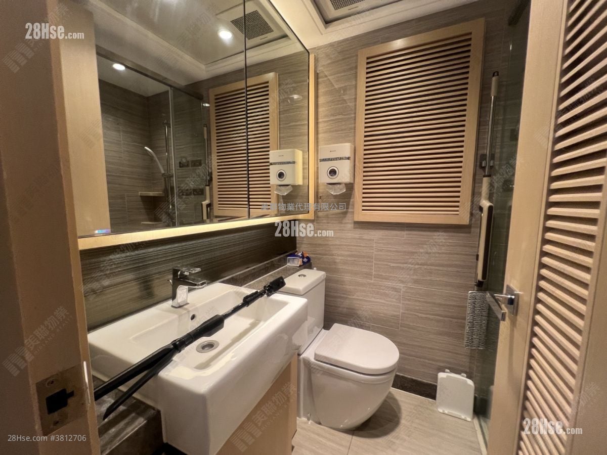 Commune Modern Sell 235 ft²