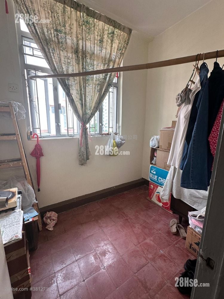 Un Chau Street Sell 3 Bedrooms , 1 Bathroom 589 ft²