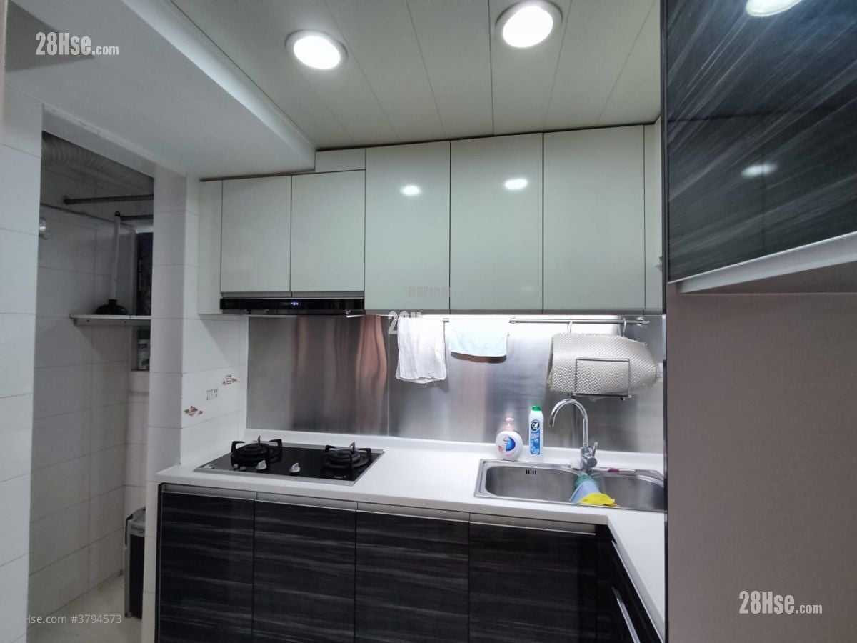 Fortress Garden Rental 3 Bedrooms , 2 Bathrooms 650 ft²