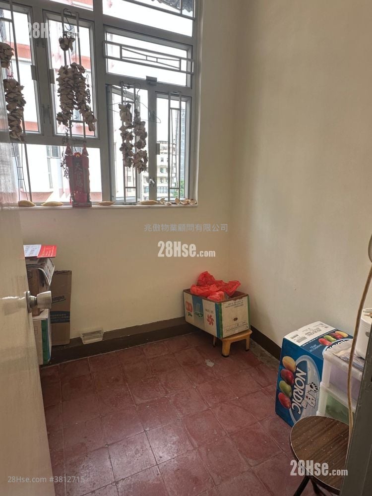 Un Chau Street Sell 3 Bedrooms , 1 Bathroom 589 ft²