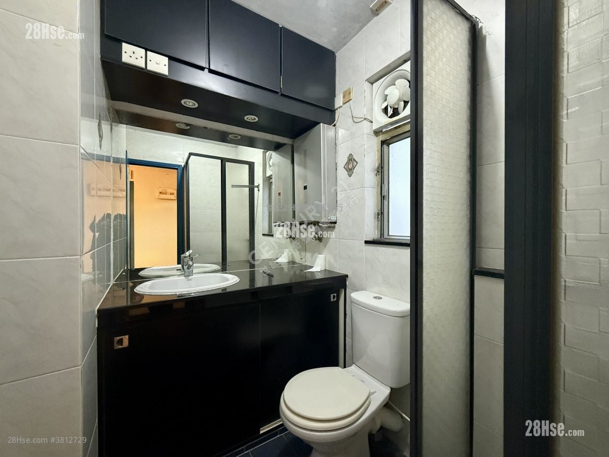 Kam Fung Court Sell 2 Bedrooms , 1 Bathroom