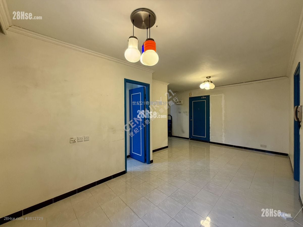 Kam Fung Court Sell 2 Bedrooms , 1 Bathroom