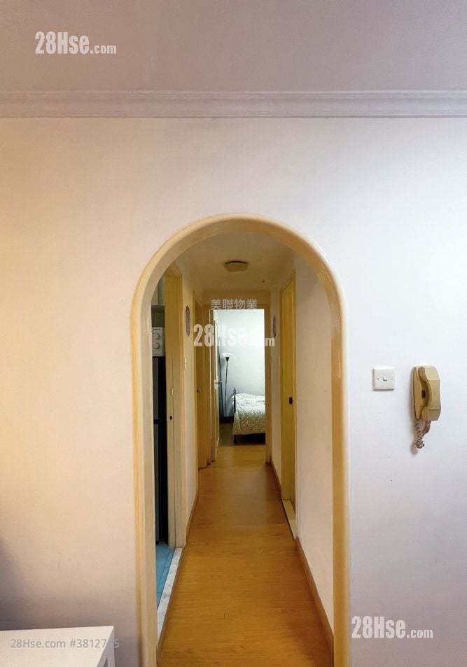 Luk Yeung Sun Chuen Rental 2 Bedrooms , 1 Bathroom 451 ft²