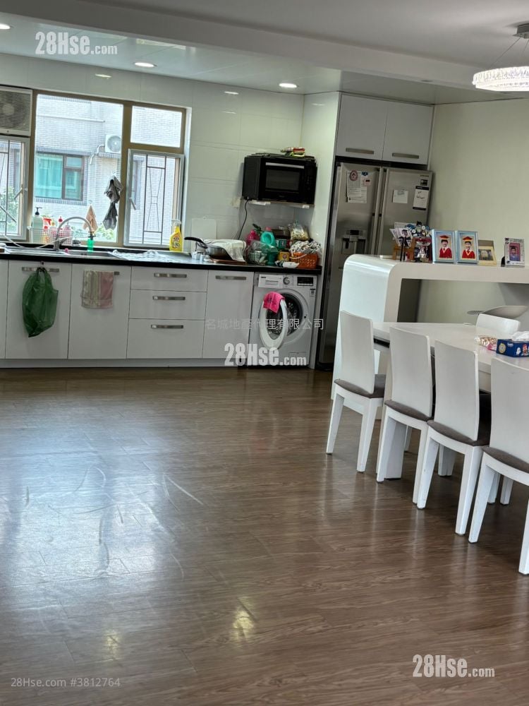 村屋 售盤 4 房 , 3 浴室 1,321 平方呎