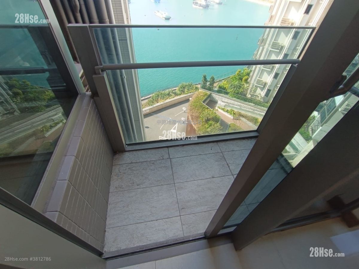 露台: 海之恋 售盘 2 房 , 1 浴室 527 平方尺