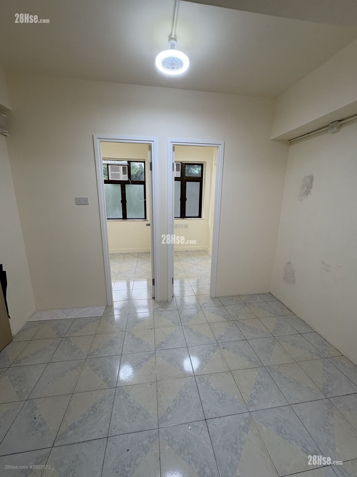 Chinese Mansion Rental 3 Bedrooms , 1 Bathroom 363 ft²