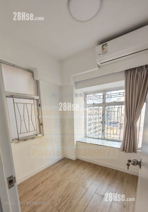 Hung Wai Building Sell 2 Bedrooms , 1 Bathroom 306 ft²