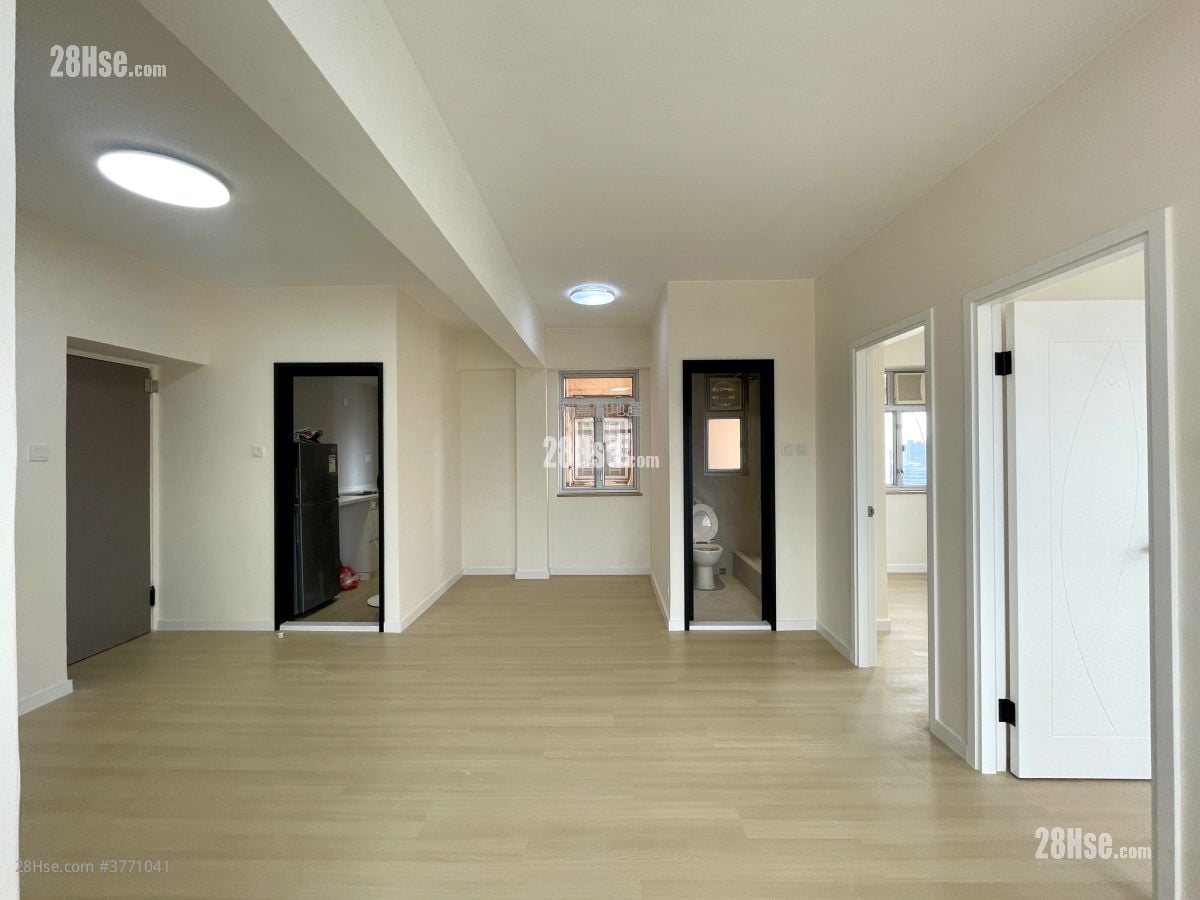 Woodview Court Sell 2 Bedrooms 541 ft²