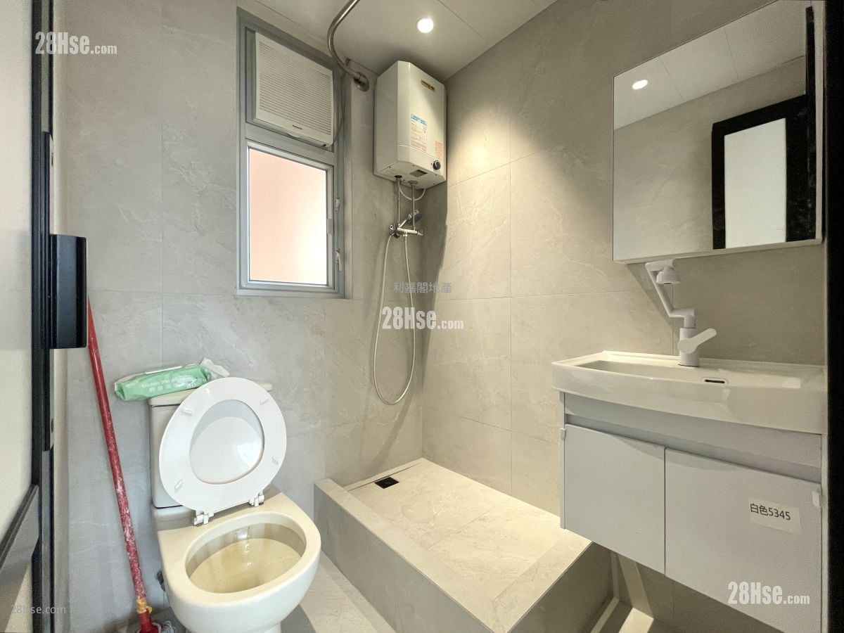 Woodview Court Sell 2 Bedrooms 541 ft²