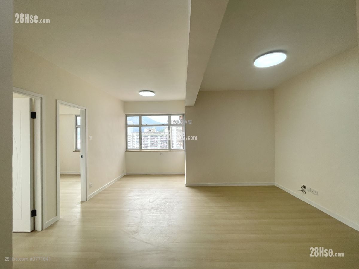 Woodview Court Sell 2 Bedrooms 541 ft²