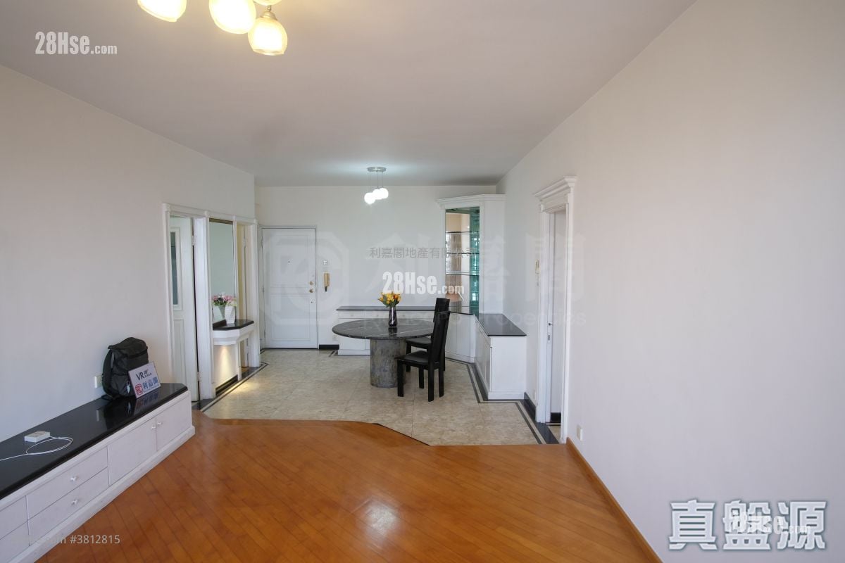 Parkway Court Sell 3 Bedrooms 1,051 ft²