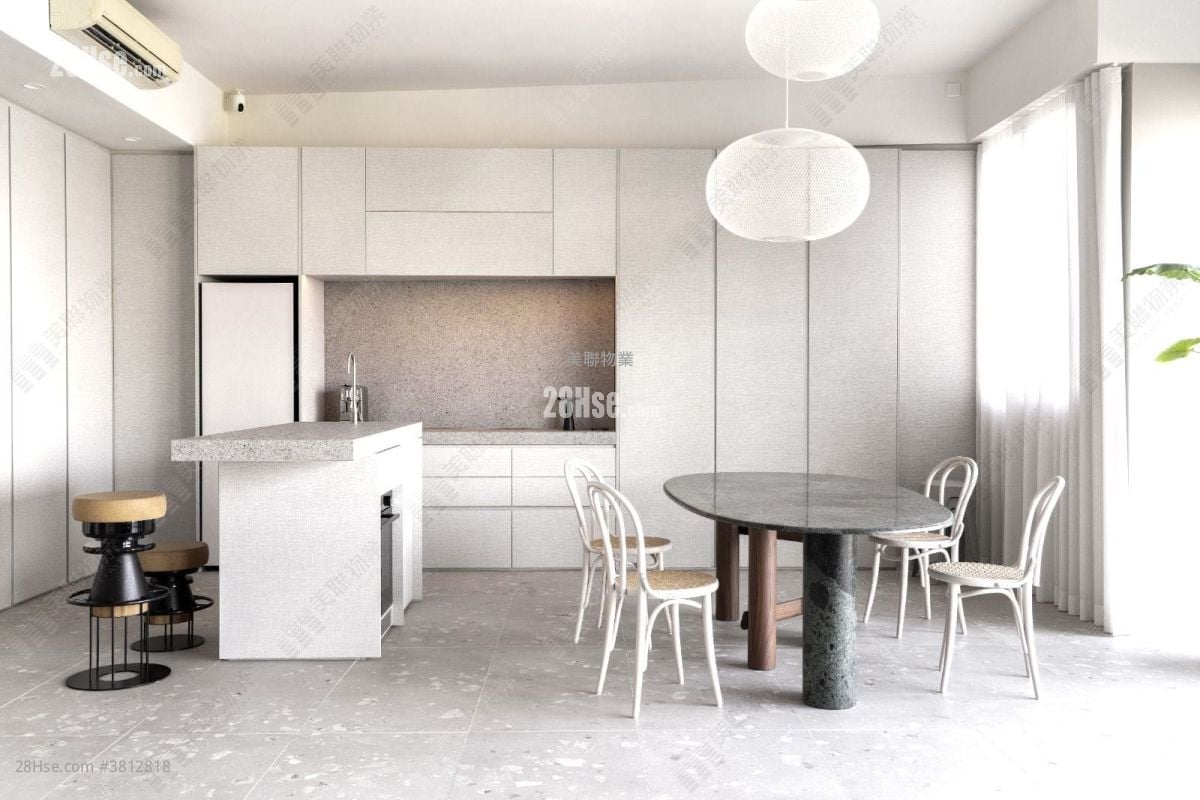 living room: Ontolo Sell 4 Bedrooms , 4 Bathrooms 1,752 ft²