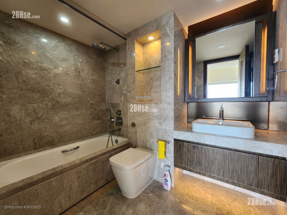 bathroom: La Cresta Rental 3 Bedrooms , 4 Bathrooms 1,554 ft²