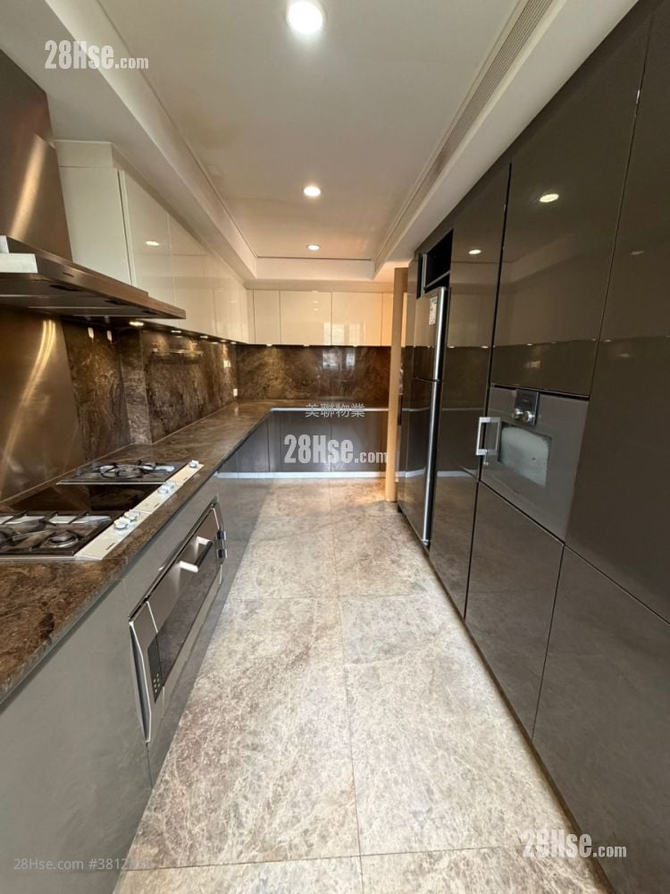 The Visionary Sell 4 Bedrooms , 5+ Bathrooms 1,975 ft²