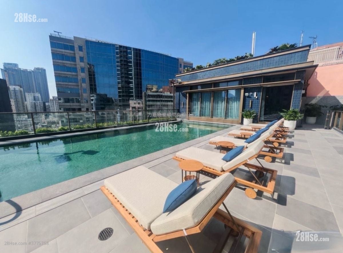 Topside Residence Rental 3 Bedrooms , 1 Bathroom 569 ft²