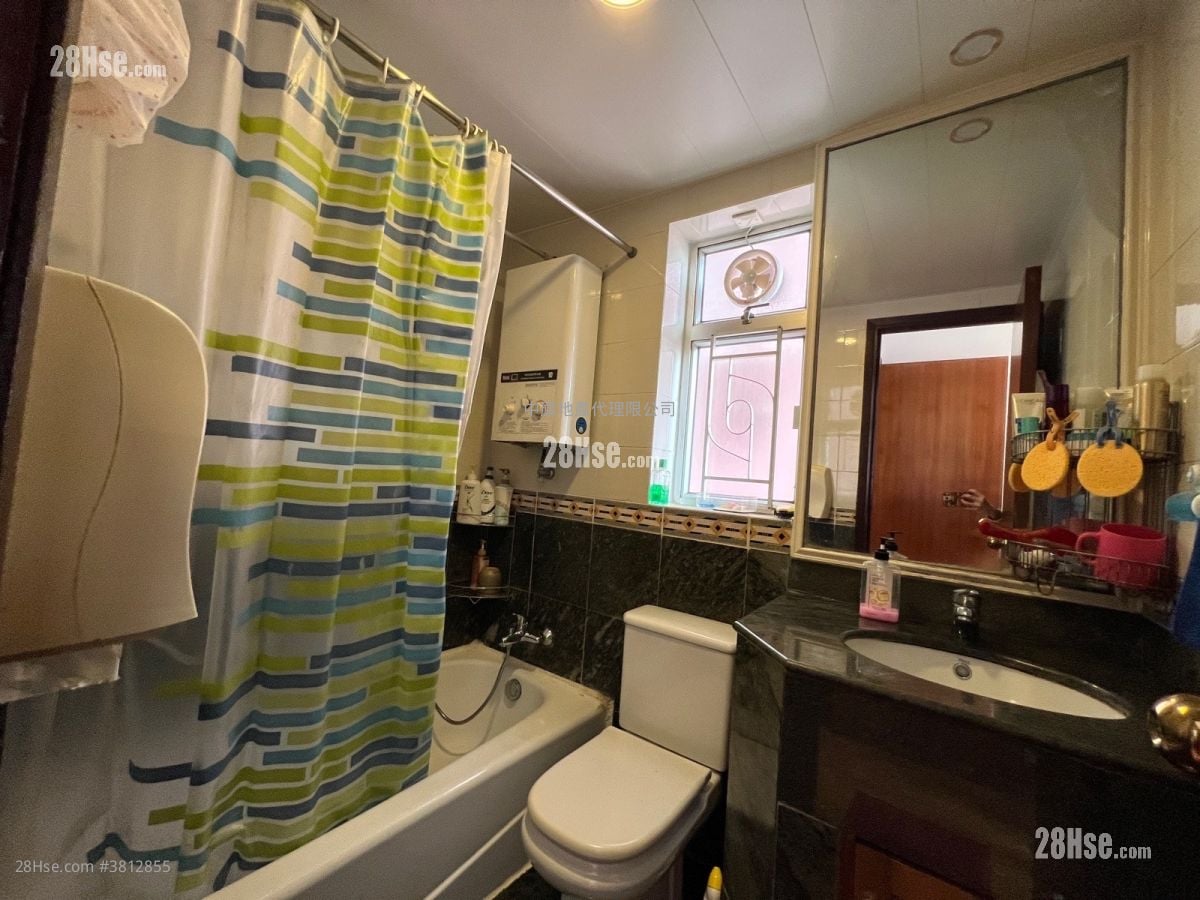 bathroom: Discovery Park Sell 3 Bedrooms , 2 Bathrooms 658 ft²