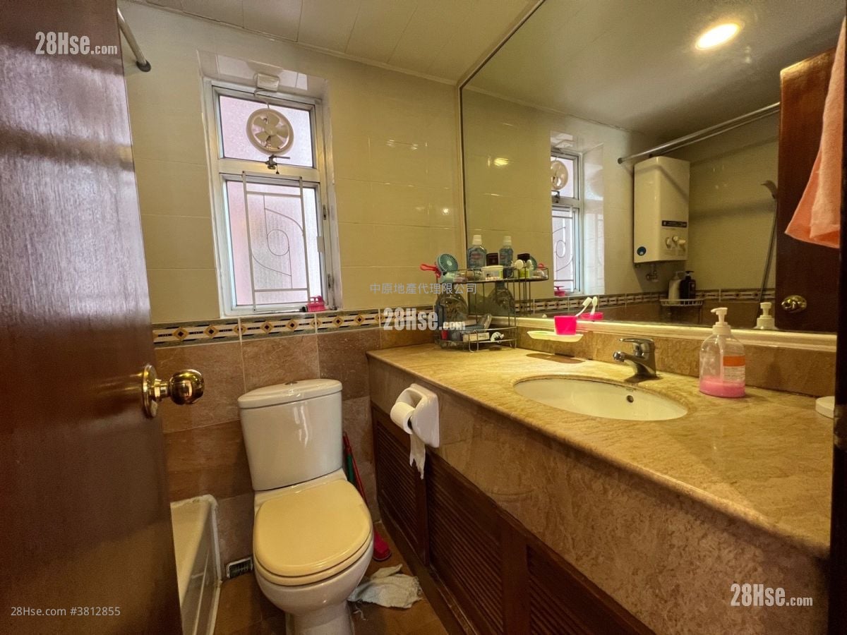 bathroom: Discovery Park Sell 3 Bedrooms , 2 Bathrooms 658 ft²