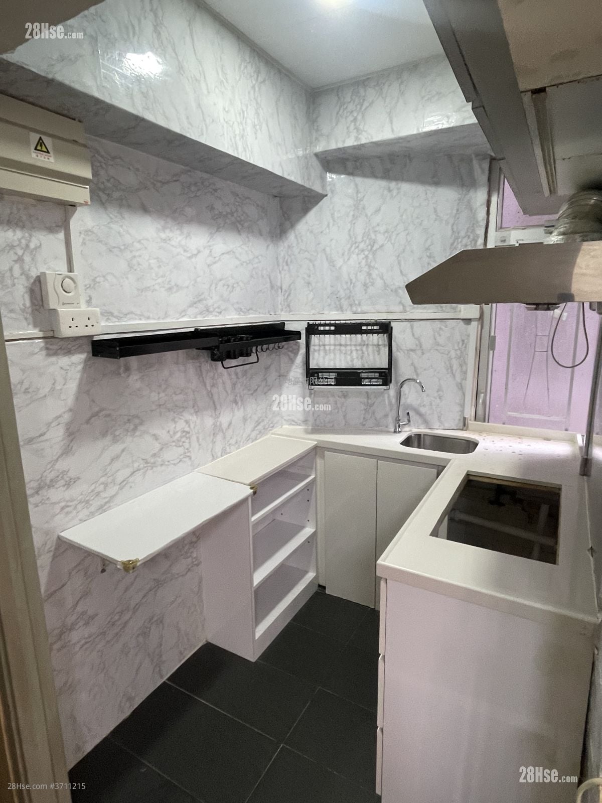 昌伟大厦 租盘 372 平方尺