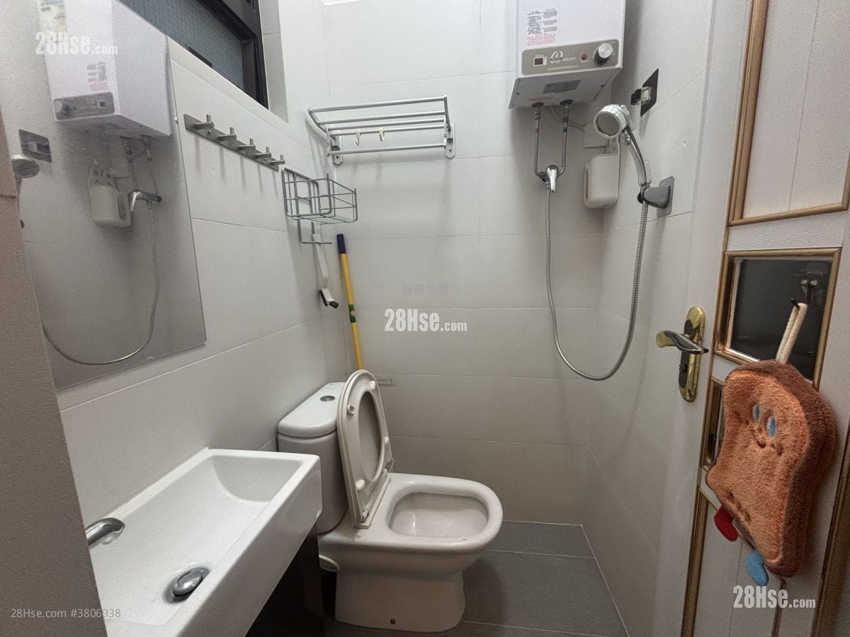 Cherry Mansion Rental 3 Bedrooms , 1 Bathroom 455 ft²