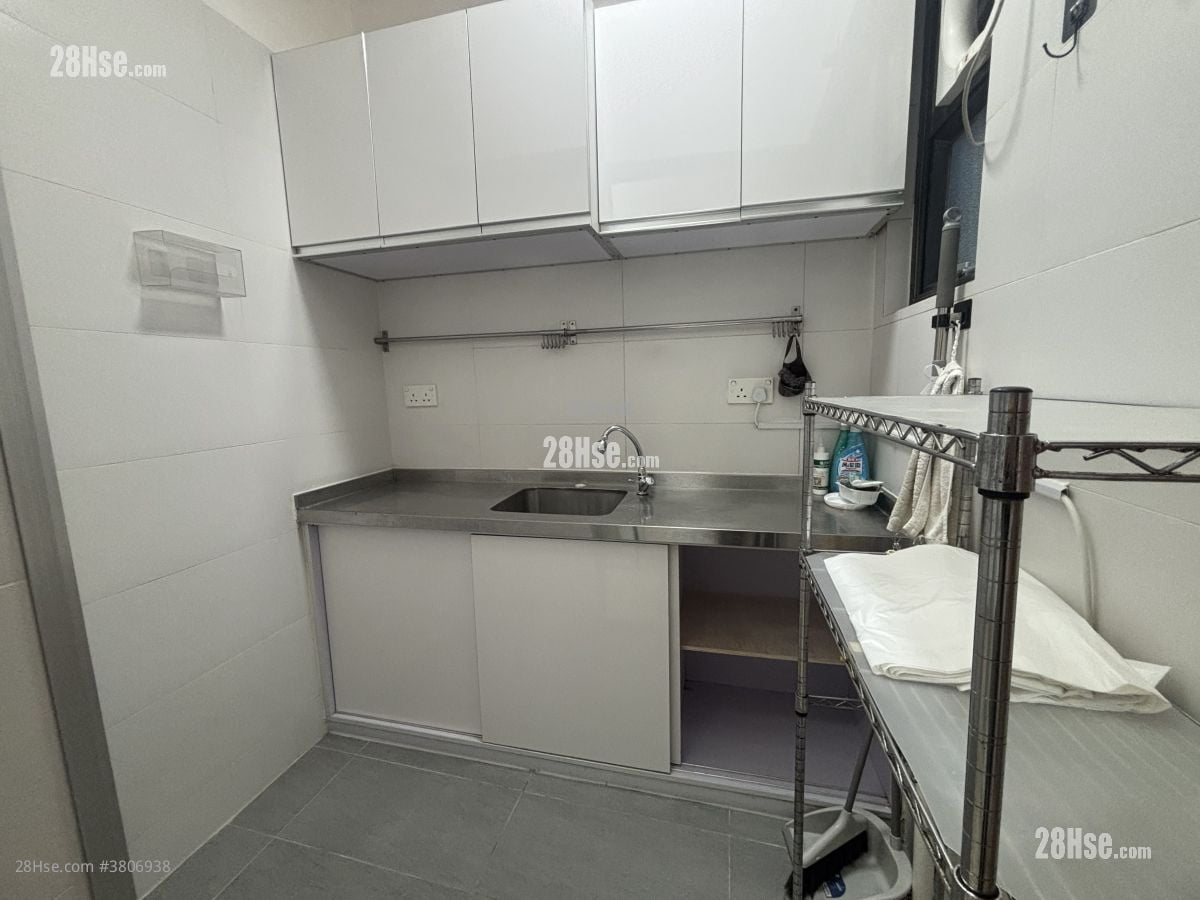 Cherry Mansion Rental 3 Bedrooms , 1 Bathroom 455 ft²