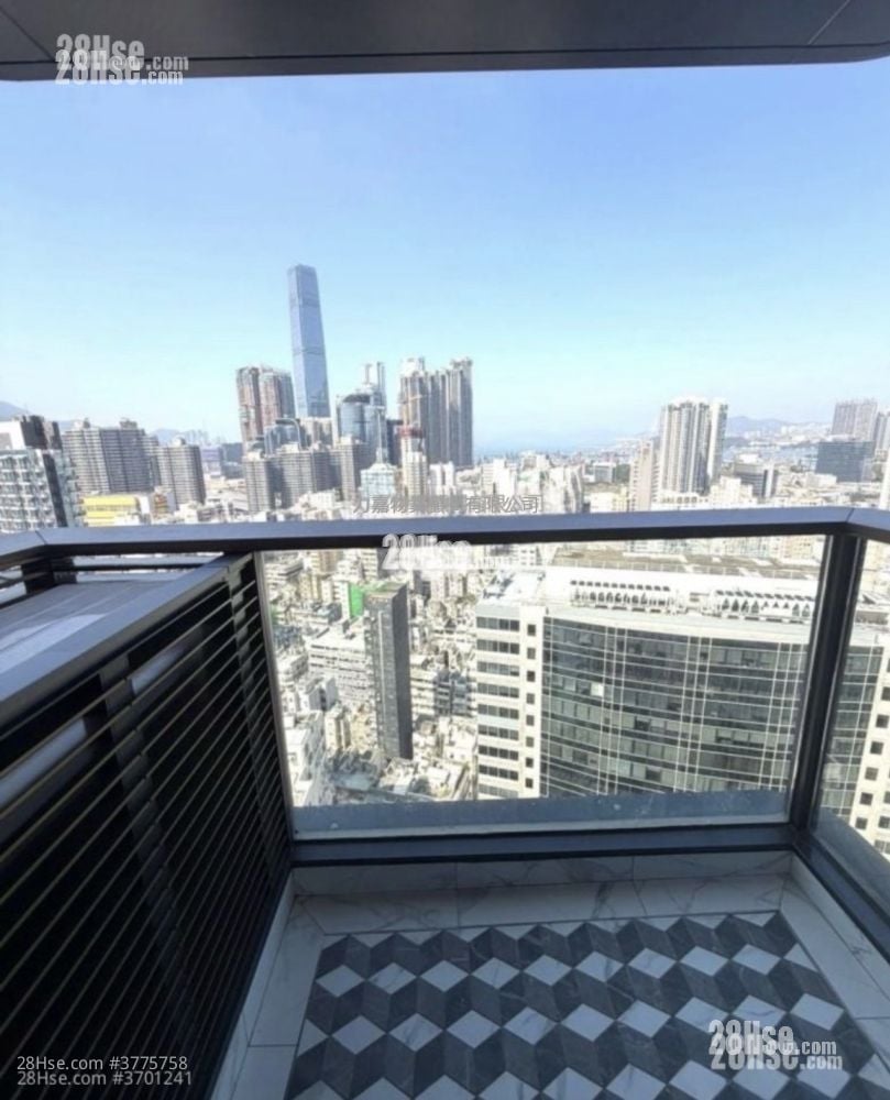 Topside Residence Rental 3 Bedrooms , 1 Bathroom 569 ft²