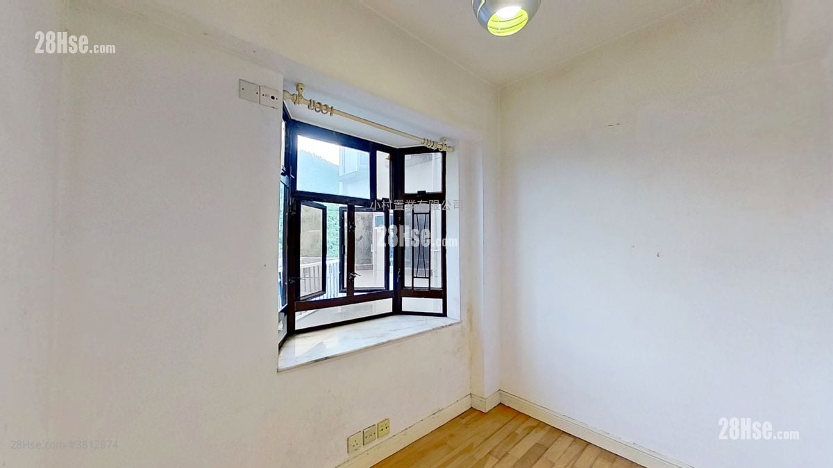 bedroom 2: Mayfair Gardens Sell 2 Bedrooms , 1 Bathroom 432 ft²