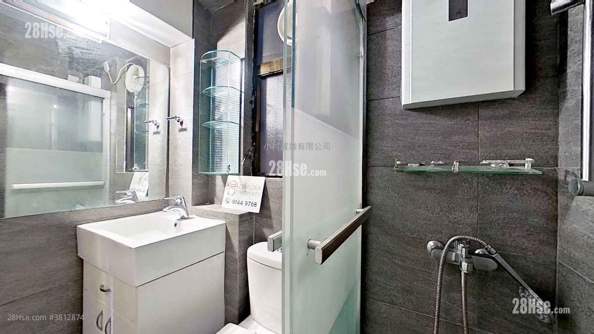 bathroom: Mayfair Gardens Sell 2 Bedrooms , 1 Bathroom 432 ft²