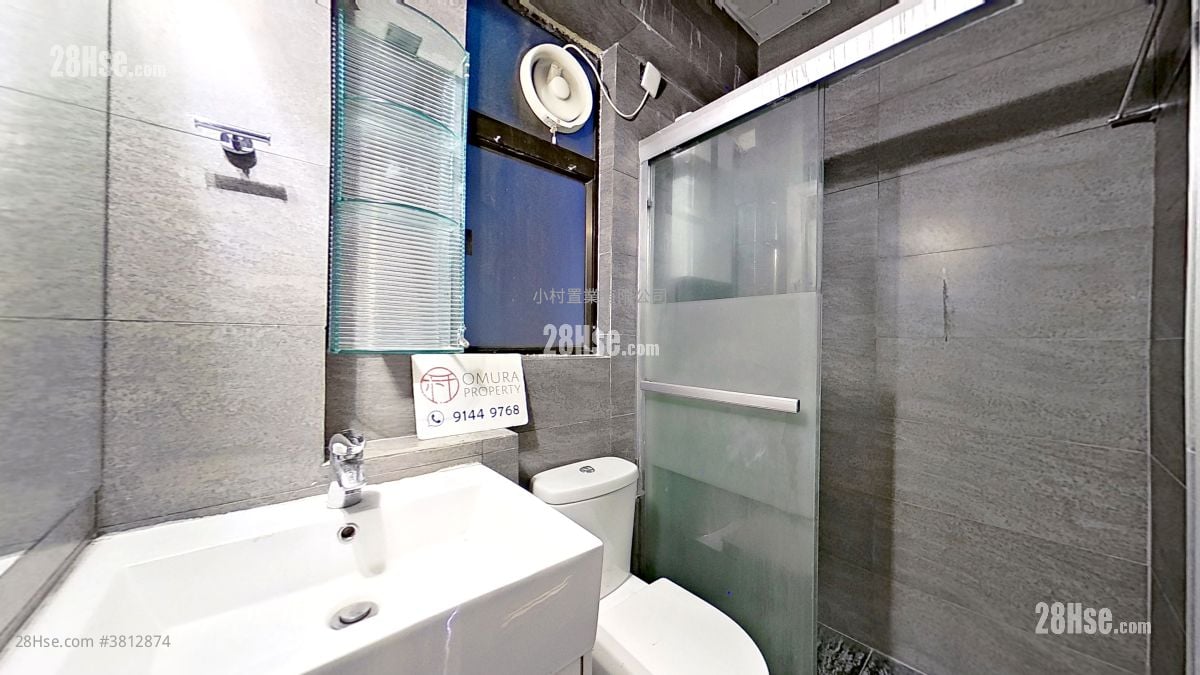 bathroom: Mayfair Gardens Sell 2 Bedrooms , 1 Bathroom 432 ft²