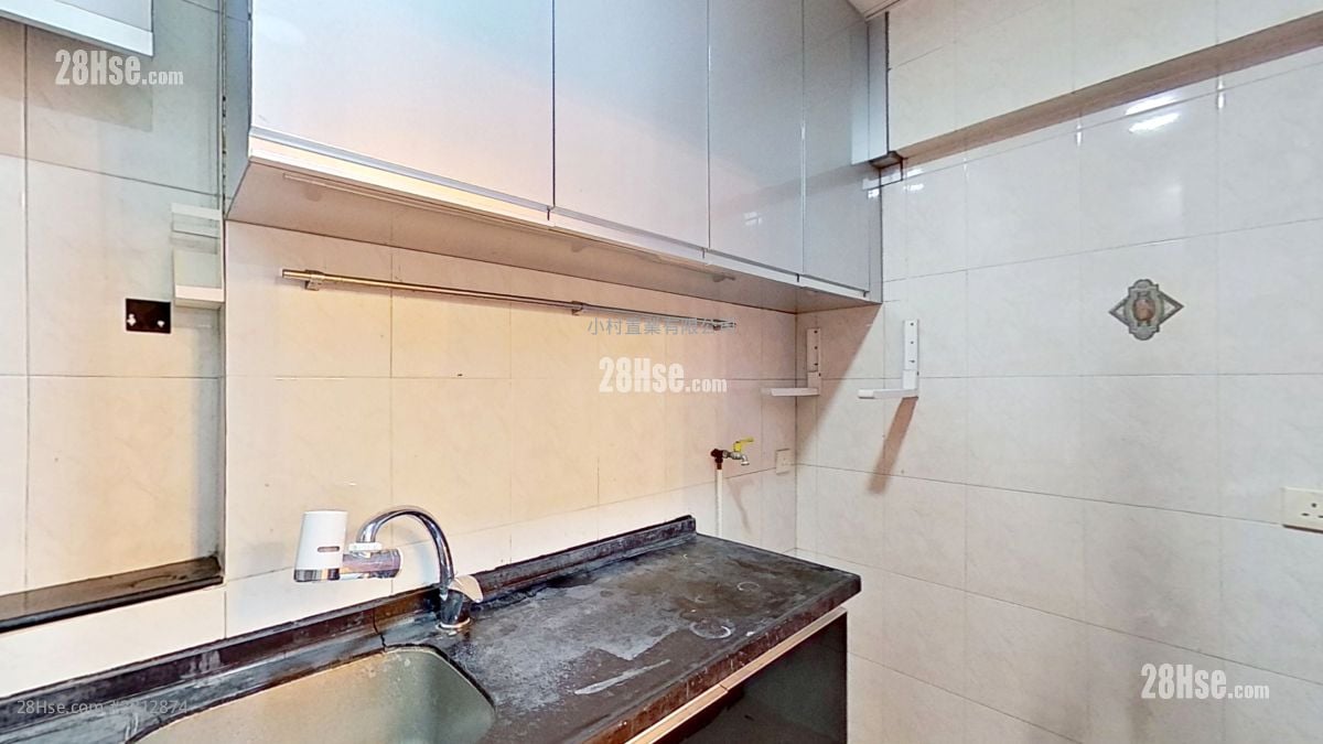 kitchen: Mayfair Gardens Sell 2 Bedrooms , 1 Bathroom 432 ft²