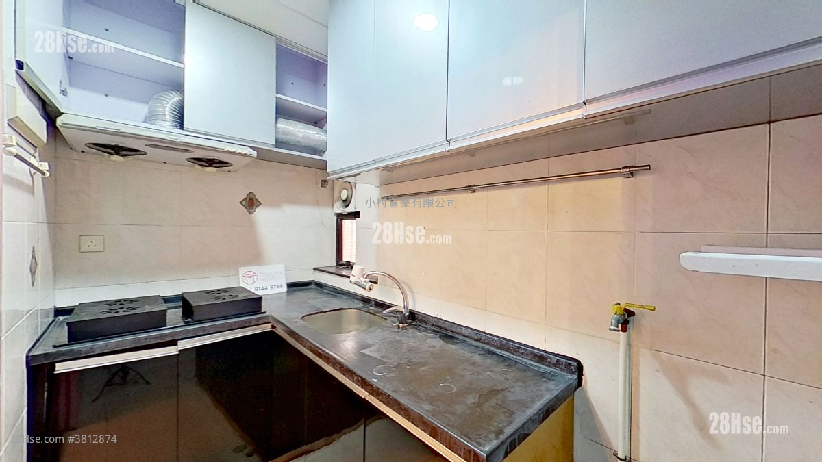 kitchen: Mayfair Gardens Sell 2 Bedrooms , 1 Bathroom 432 ft²
