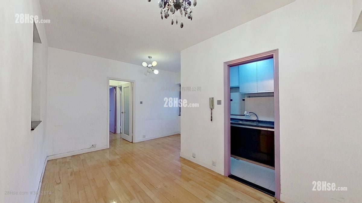 living room: Mayfair Gardens Sell 2 Bedrooms , 1 Bathroom 432 ft²