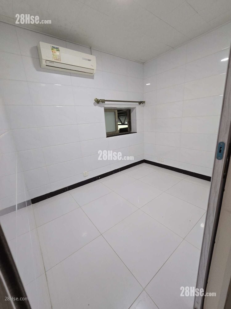 老圍村165號 Rental 2 Bedrooms , 1 Bathroom 450 ft²