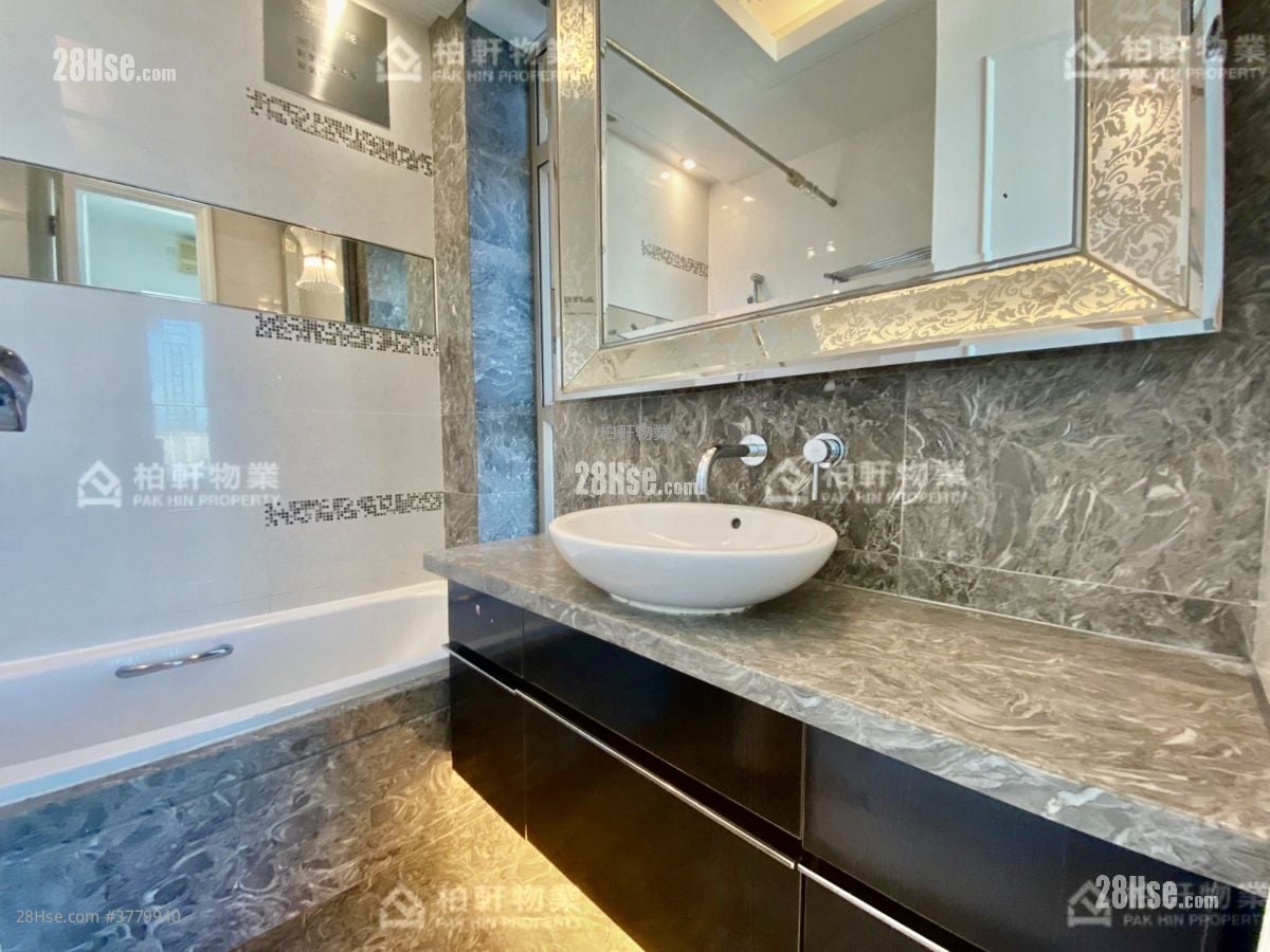 Casa 880 售盘 3 房 , 2 浴室 832 平方尺