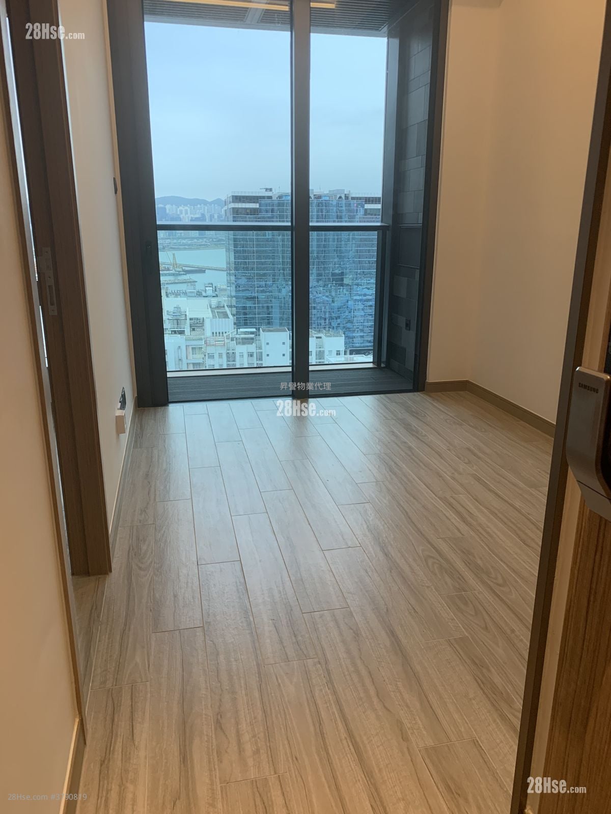 启岸 租盘 1 房 270 平方尺