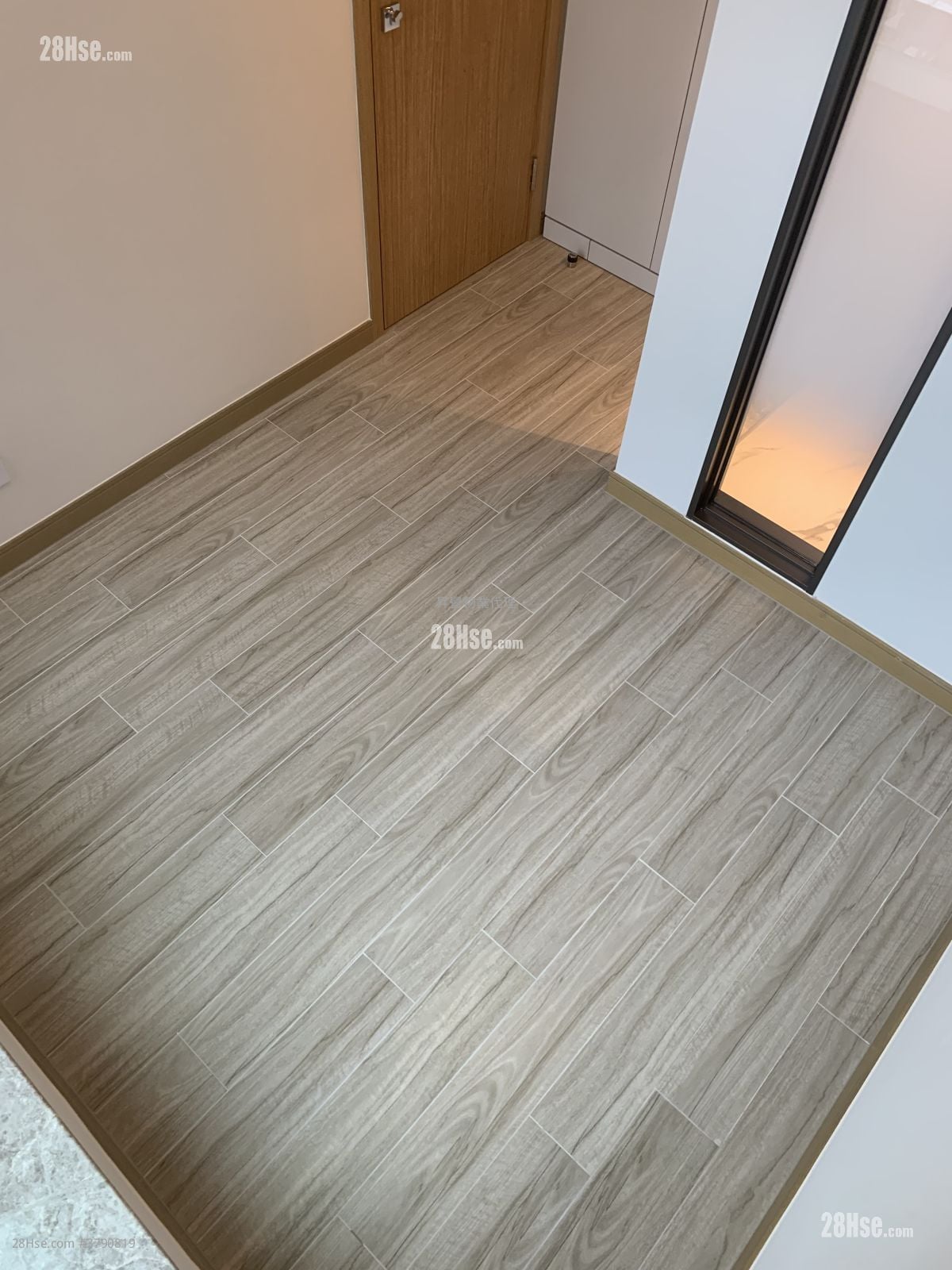 启岸 租盘 1 房 270 平方尺