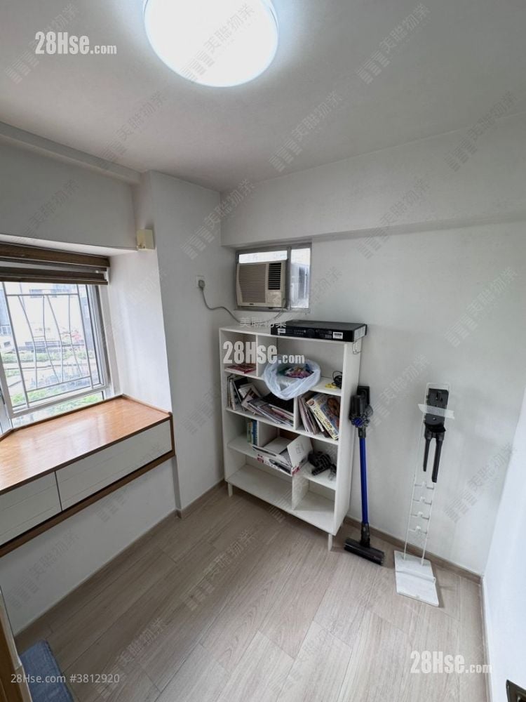 New Kwai Fong Gardens Sell 2 Bedrooms , 1 Bathroom 415 ft²