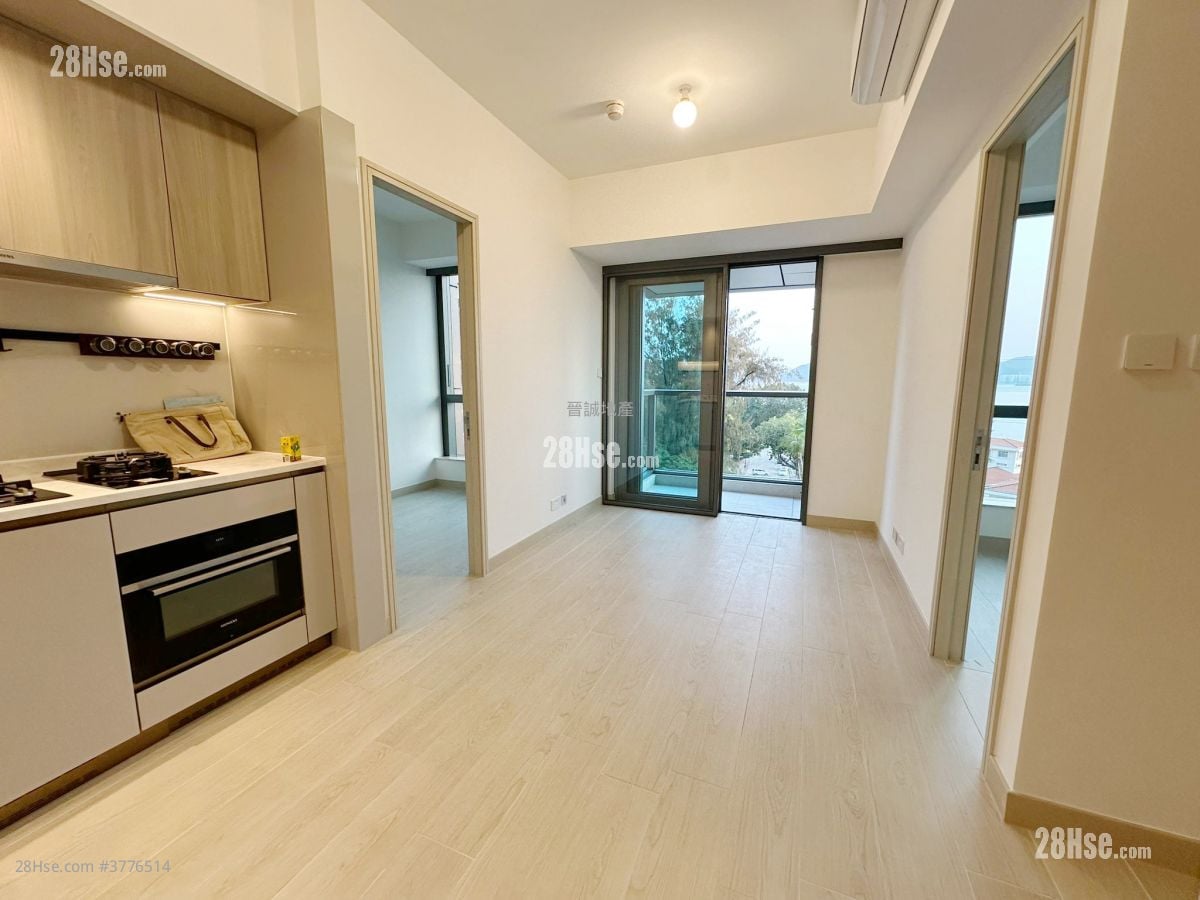 Gold Coast Bay Sell 2 Bedrooms , 1 Bathroom 417 ft²