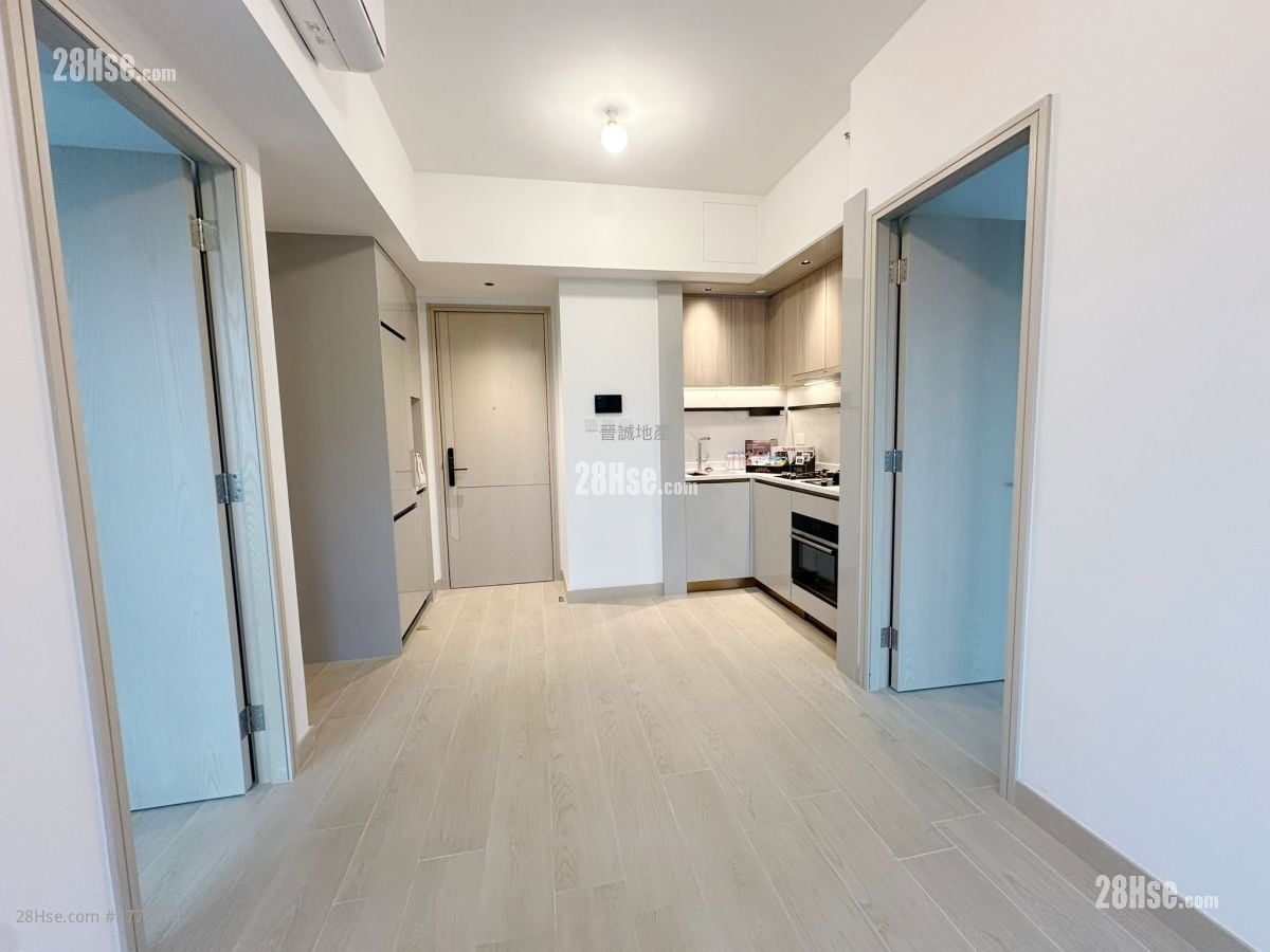 Gold Coast Bay Sell 2 Bedrooms , 1 Bathroom 417 ft²