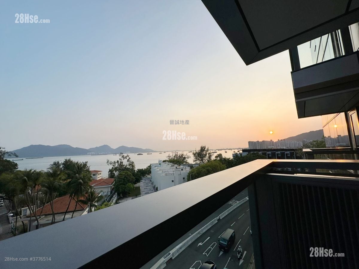 Gold Coast Bay Sell 2 Bedrooms , 1 Bathroom 417 ft²