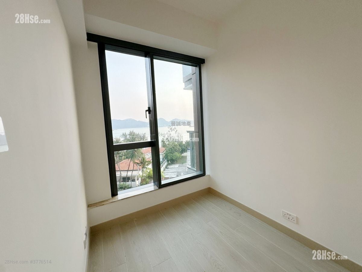 Gold Coast Bay Sell 2 Bedrooms , 1 Bathroom 417 ft²