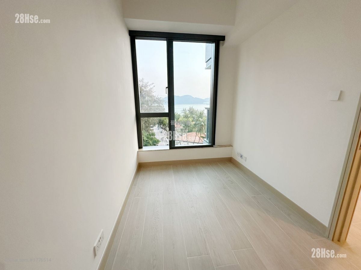 Gold Coast Bay Sell 2 Bedrooms , 1 Bathroom 417 ft²