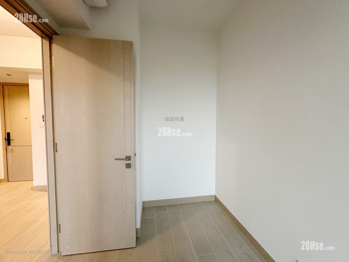 Gold Coast Bay Sell 2 Bedrooms , 1 Bathroom 417 ft²