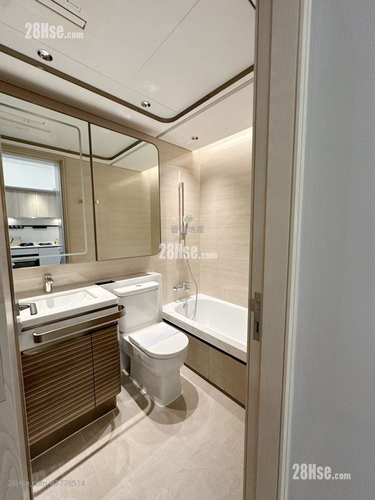 Gold Coast Bay Sell 2 Bedrooms , 1 Bathroom 417 ft²