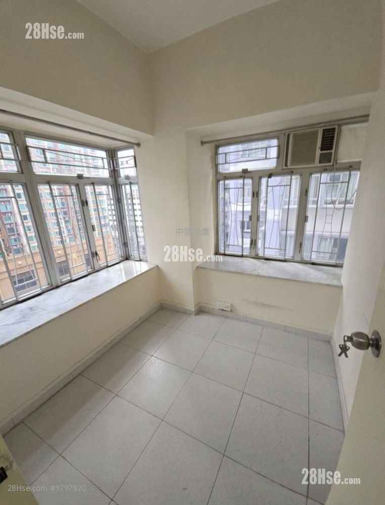Po Sing Centre Sell 2 Bedrooms , 1 Bathroom 329 ft²